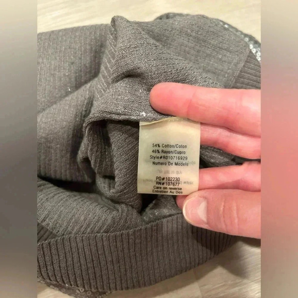 ALICE + OLIVIA Grey Extended Shoulder Sweater / Size Medium / - Picture 8 of 10